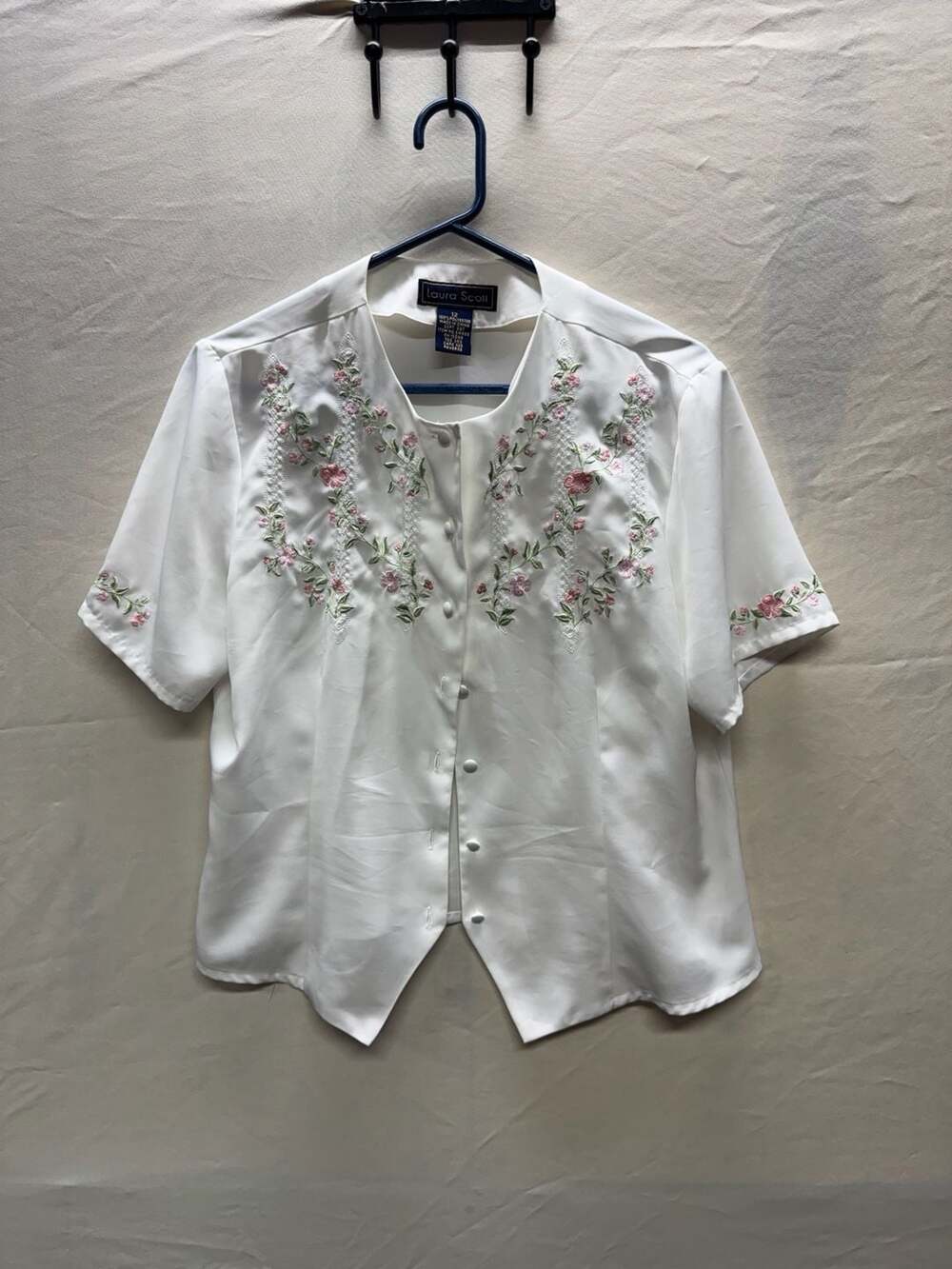 Laura Scott Blouse Size 12 White Floral Embroidered Short Sleeve Button Up